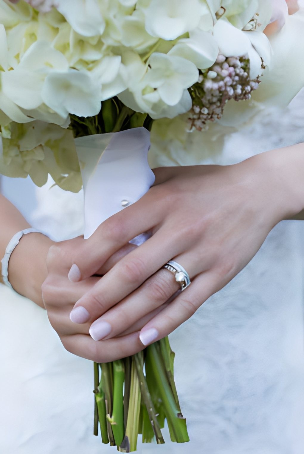 Wedding bouquet with elegant ring